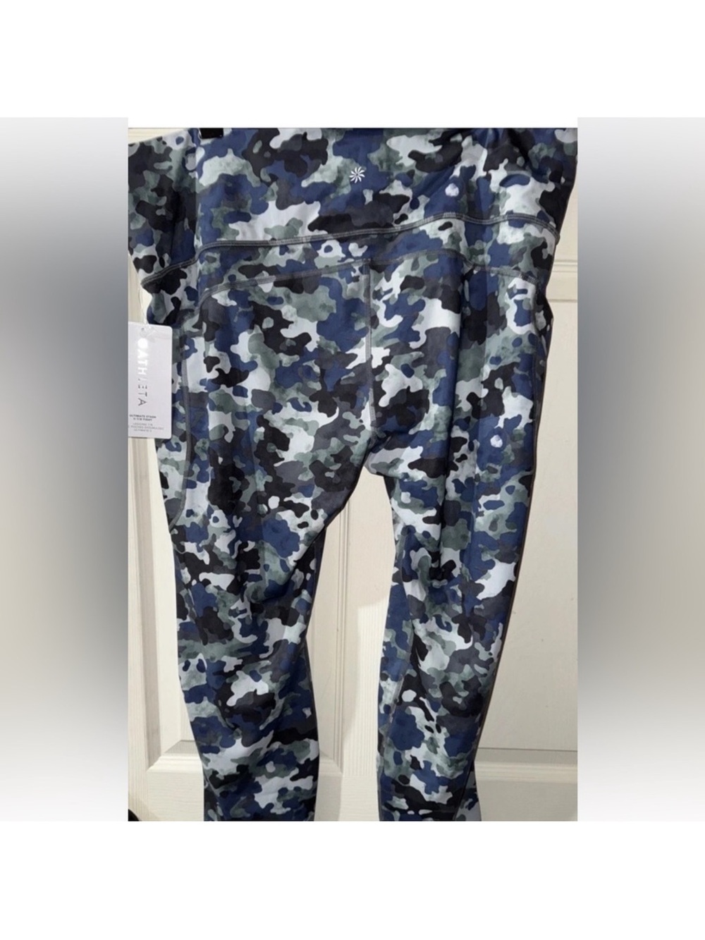 NWT Athleta Rainier Reflective
Women 2X Camo Leggings Pockets
Active Workout Gym